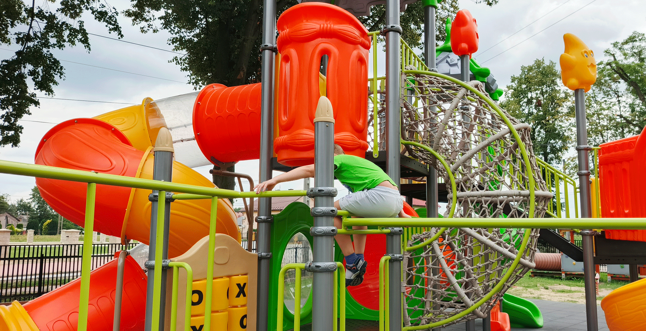 Plac zabaw dla dzieci z certyfikatem PN-EN 1176 - producent placów zabaw Stylowa Szkoła